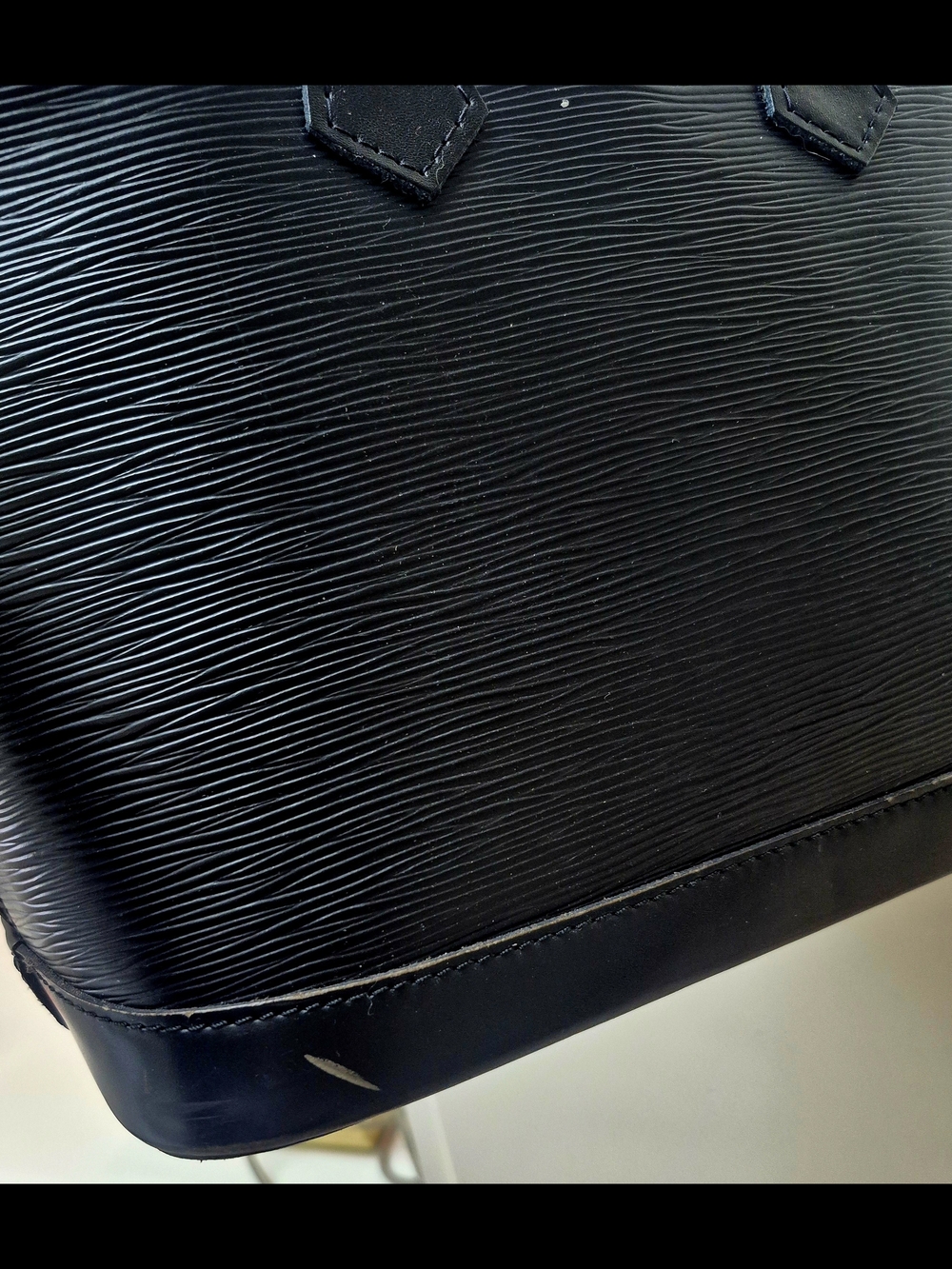 Louis Vuitton Black Epi Alma MI0969 - Picture 4 of 16